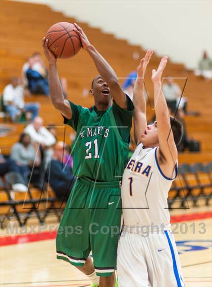 Thumbnail 3 in St. Mary's vs. Serra (Catholic School Winter Classic) photogallery.