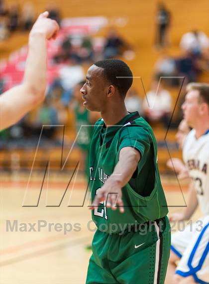 Thumbnail 2 in St. Mary's vs. Serra (Catholic School Winter Classic) photogallery.