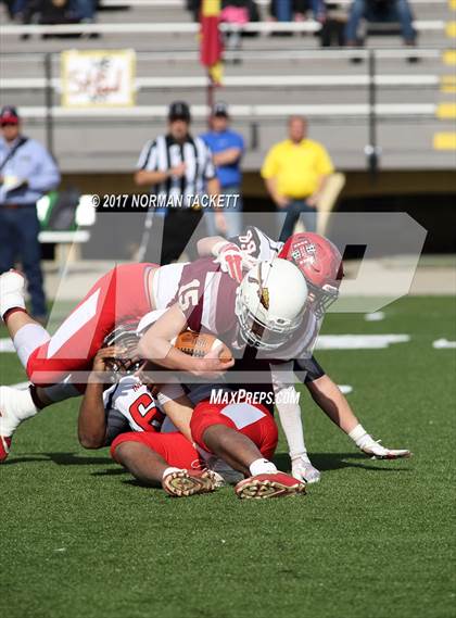 Thumbnail 2 in Hoxie vs St. Paul (KSHSAA 8M D1 Final) photogallery.
