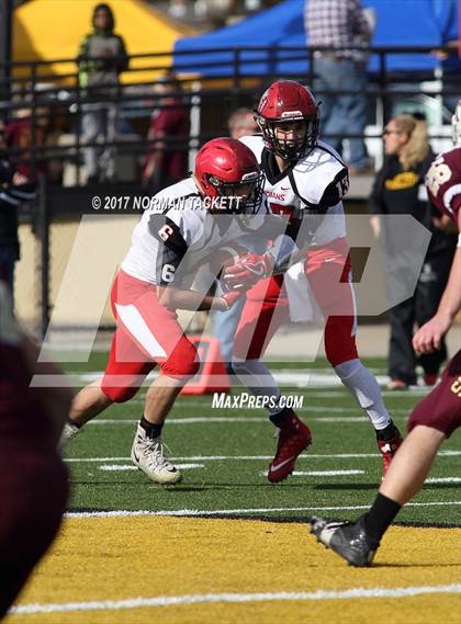 Thumbnail 3 in Hoxie vs St. Paul (KSHSAA 8M D1 Final) photogallery.