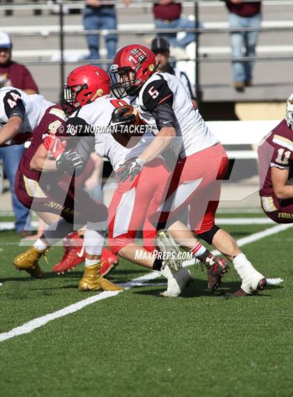 Thumbnail 2 in Hoxie vs St. Paul (KSHSAA 8M D1 Final) photogallery.