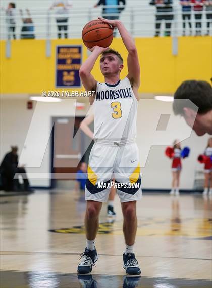 Thumbnail 3 in Mooresville vs. Plainfield (IHSAA 4A Sectional Semifinal) photogallery.