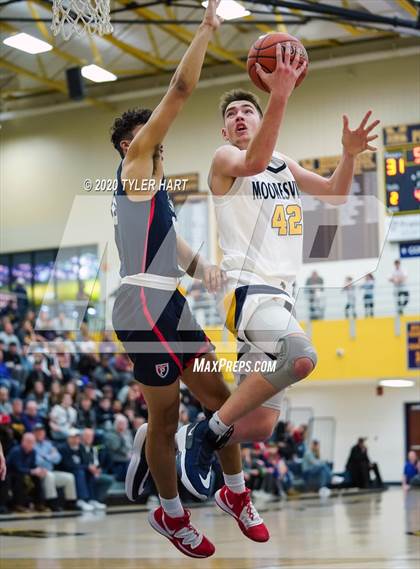 Thumbnail 1 in Mooresville vs. Plainfield (IHSAA 4A Sectional Semifinal) photogallery.