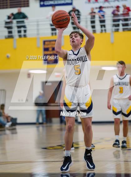 Thumbnail 2 in Mooresville vs. Plainfield (IHSAA 4A Sectional Semifinal) photogallery.