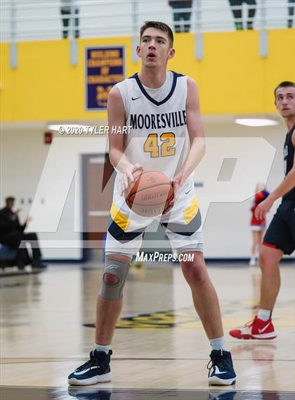 Thumbnail 3 in Mooresville vs. Plainfield (IHSAA 4A Sectional Semifinal) photogallery.