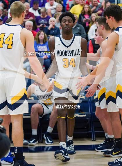 Thumbnail 3 in Mooresville vs. Plainfield (IHSAA 4A Sectional Semifinal) photogallery.