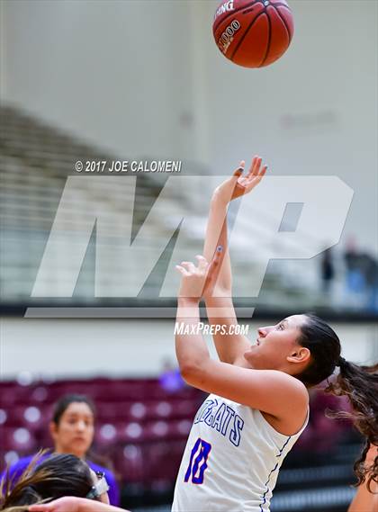 Thumbnail 2 in Weslaco vs Edinburg (NEISD Invitational) photogallery.