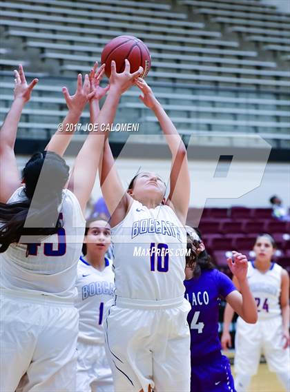 Thumbnail 2 in Weslaco vs Edinburg (NEISD Invitational) photogallery.