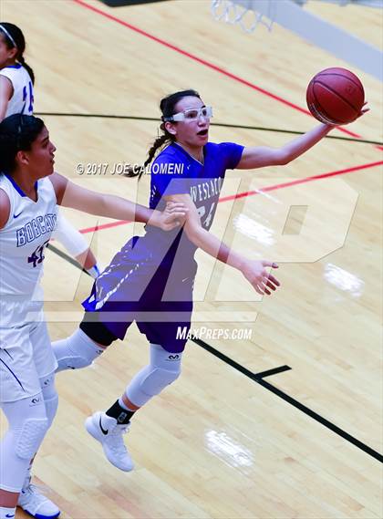 Thumbnail 2 in Weslaco vs Edinburg (NEISD Invitational) photogallery.
