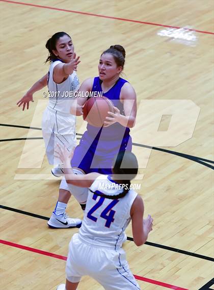 Thumbnail 2 in Weslaco vs Edinburg (NEISD Invitational) photogallery.