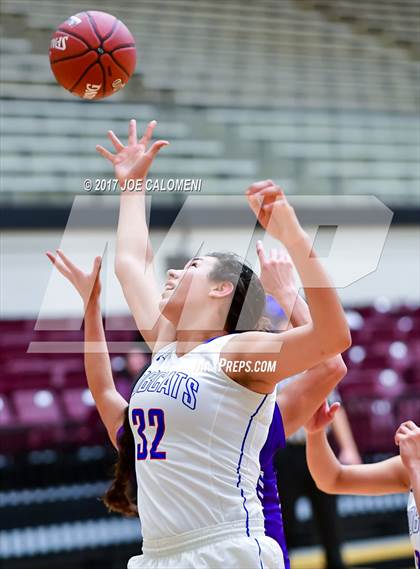 Thumbnail 2 in Weslaco vs Edinburg (NEISD Invitational) photogallery.