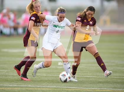 Thumbnail 2 in Niwot @ Windsor (CHSAA 4A Playoffs - Rd 1) photogallery.