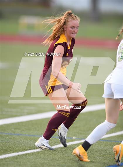 Thumbnail 3 in Niwot @ Windsor (CHSAA 4A Playoffs - Rd 1) photogallery.
