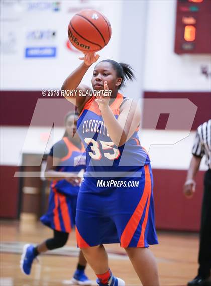 Thumbnail 2 in East St. Louis vs Belleville West photogallery.