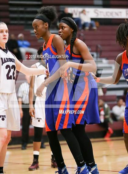 Thumbnail 3 in East St. Louis vs Belleville West photogallery.