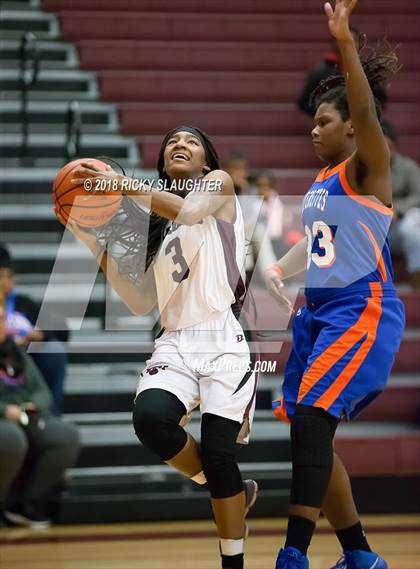 Thumbnail 1 in East St. Louis vs Belleville West photogallery.