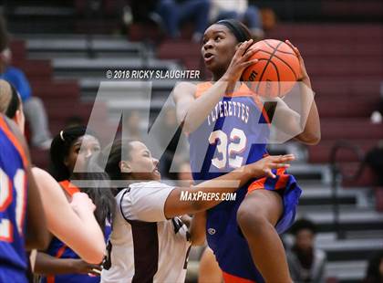 Thumbnail 3 in East St. Louis vs Belleville West photogallery.