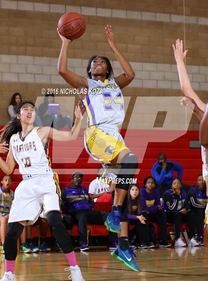 Thumbnail 3 in Lynwood vs. West Torrance (Battle of the Beach) photogallery.