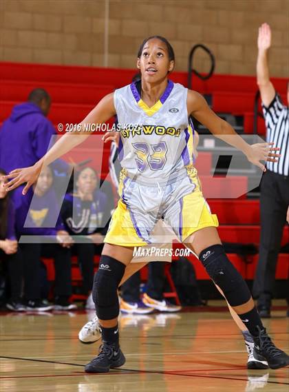 Thumbnail 3 in Lynwood vs. West Torrance (Battle of the Beach) photogallery.