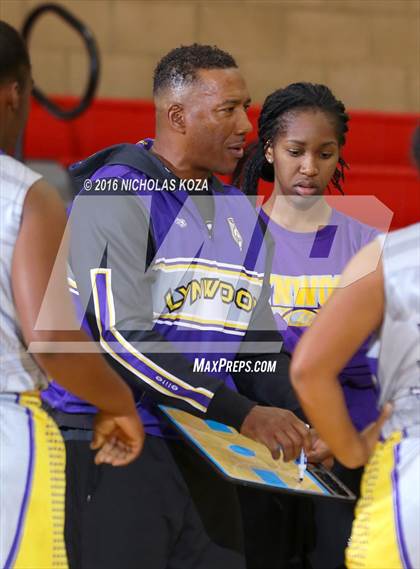 Thumbnail 2 in Lynwood vs. West Torrance (Battle of the Beach) photogallery.