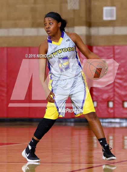 Thumbnail 2 in Lynwood vs. West Torrance (Battle of the Beach) photogallery.