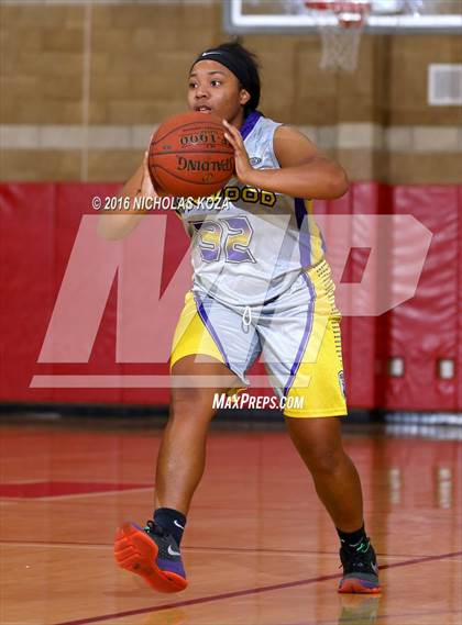 Thumbnail 3 in Lynwood vs. West Torrance (Battle of the Beach) photogallery.
