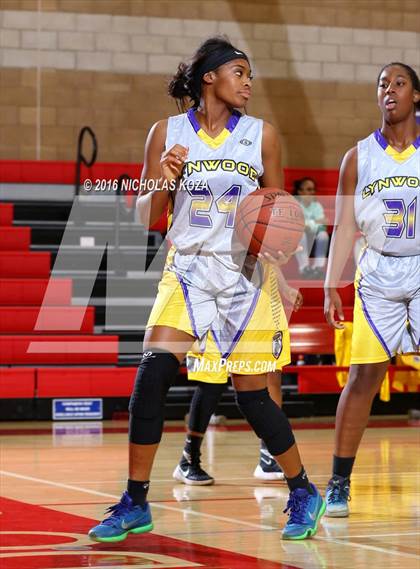 Thumbnail 2 in Lynwood vs. West Torrance (Battle of the Beach) photogallery.
