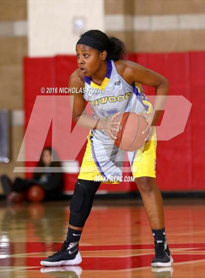 Thumbnail 1 in Lynwood vs. West Torrance (Battle of the Beach) photogallery.