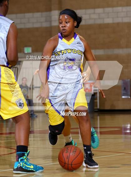Thumbnail 2 in Lynwood vs. West Torrance (Battle of the Beach) photogallery.