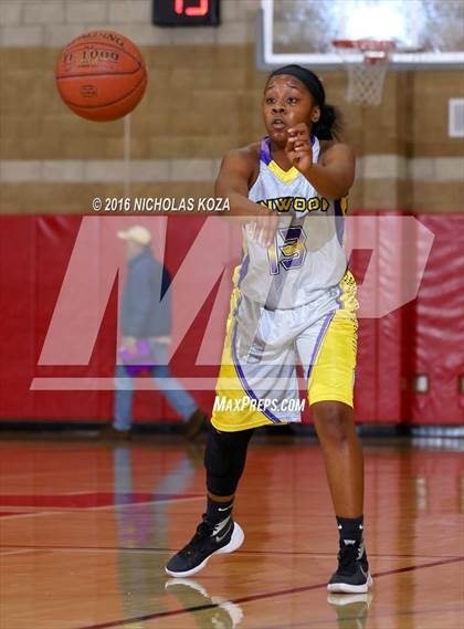 Thumbnail 3 in Lynwood vs. West Torrance (Battle of the Beach) photogallery.