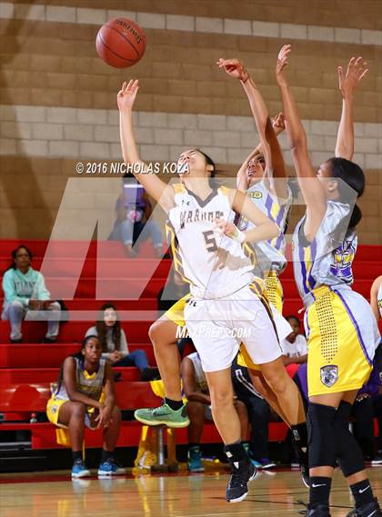 Thumbnail 2 in Lynwood vs. West Torrance (Battle of the Beach) photogallery.