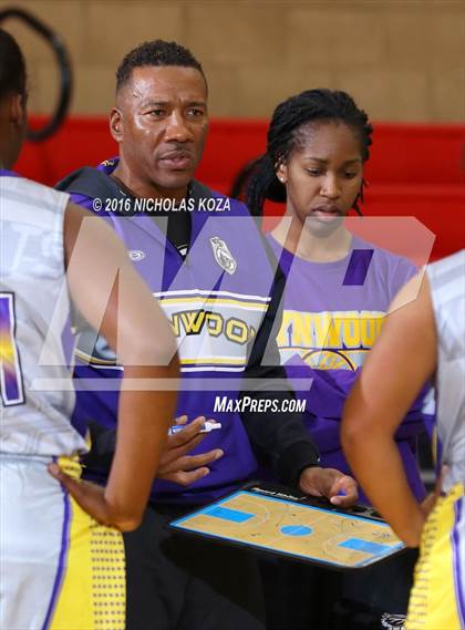 Thumbnail 3 in Lynwood vs. West Torrance (Battle of the Beach) photogallery.