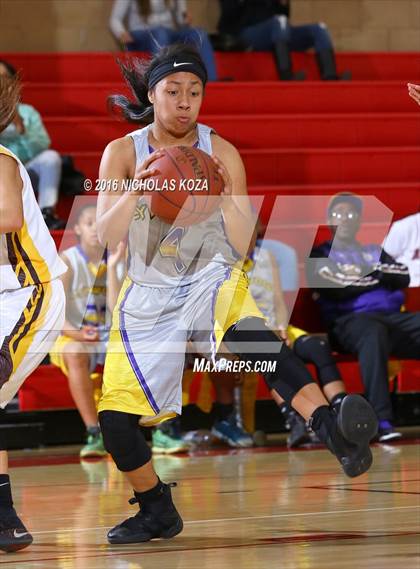 Thumbnail 2 in Lynwood vs. West Torrance (Battle of the Beach) photogallery.