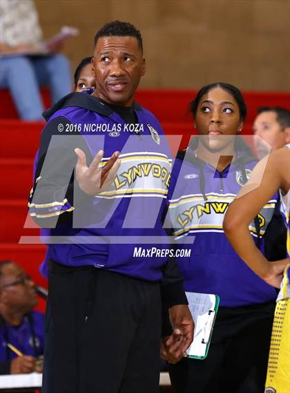 Thumbnail 1 in Lynwood vs. West Torrance (Battle of the Beach) photogallery.