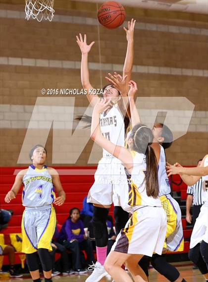 Thumbnail 2 in Lynwood vs. West Torrance (Battle of the Beach) photogallery.