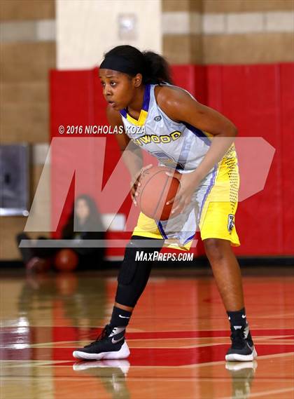 Thumbnail 3 in Lynwood vs. West Torrance (Battle of the Beach) photogallery.