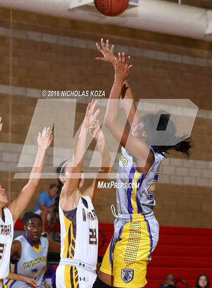 Thumbnail 1 in Lynwood vs. West Torrance (Battle of the Beach) photogallery.