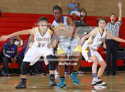 Thumbnail 2 in Lynwood vs. West Torrance (Battle of the Beach) photogallery.