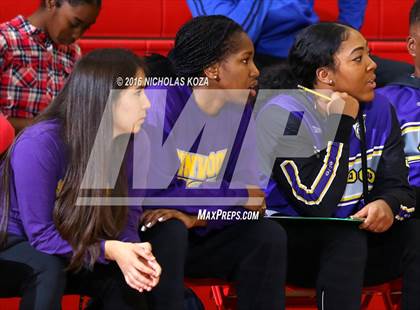 Thumbnail 2 in Lynwood vs. West Torrance (Battle of the Beach) photogallery.