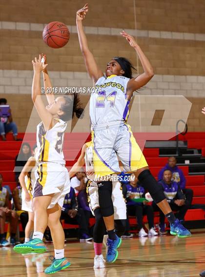 Thumbnail 2 in Lynwood vs. West Torrance (Battle of the Beach) photogallery.