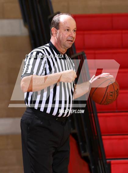 Thumbnail 2 in Lynwood vs. West Torrance (Battle of the Beach) photogallery.