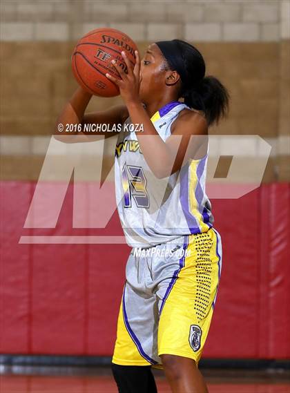 Thumbnail 2 in Lynwood vs. West Torrance (Battle of the Beach) photogallery.