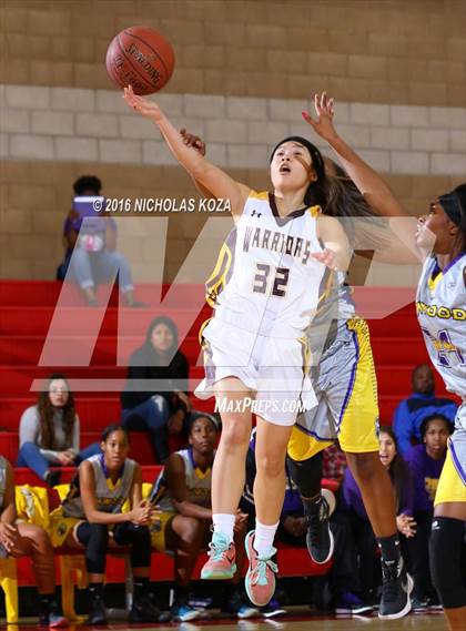 Thumbnail 1 in Lynwood vs. West Torrance (Battle of the Beach) photogallery.