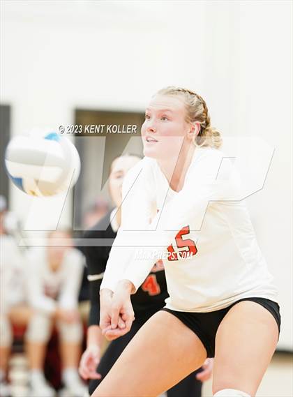 Thumbnail 2 in Anchor Bay @ Romeo (District Final) photogallery.
