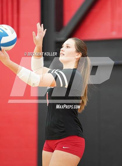 Thumbnail 1 in Anchor Bay @ Romeo (District Final) photogallery.