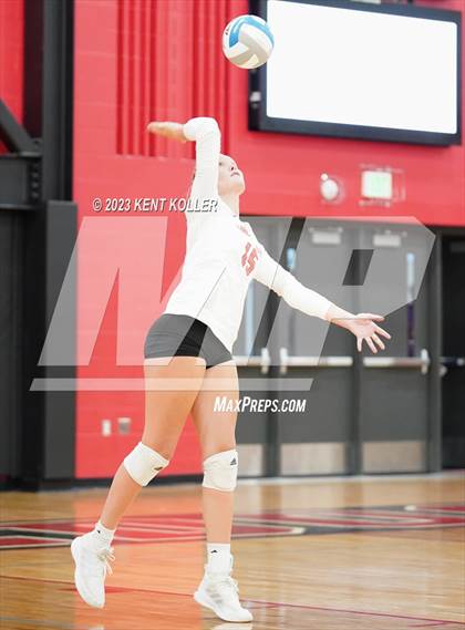 Thumbnail 1 in Anchor Bay @ Romeo (District Final) photogallery.