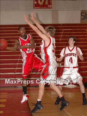 Thumbnail 3 in St. Mary's-Berkeley vs. Brophy College Prep (Jesuit Father Barry Classic) photogallery.
