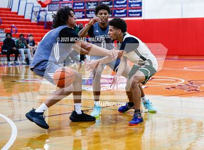 Thumbnail 1 in Holy Cross Vs St Joseph (The Preview HS Showcase) photogallery.
