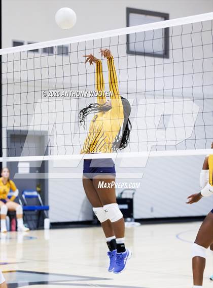 Thumbnail 3 in Trinity of Durham and Chapel Hill vs Fayetteville Christian (Warrior Fall Showcase) photogallery.