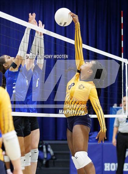 Thumbnail 2 in Trinity of Durham and Chapel Hill vs Fayetteville Christian (Warrior Fall Showcase) photogallery.